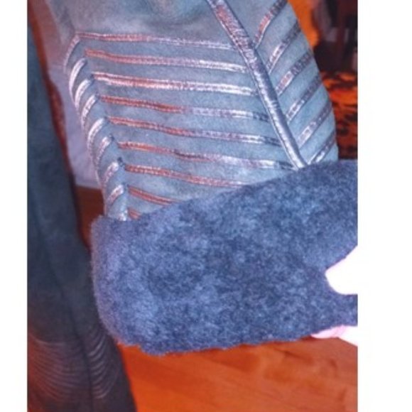 DARK GREEN LUXURY GENUINE SHEARLING COAT WITH LEATHER STRIP. - Picture 5 of 10